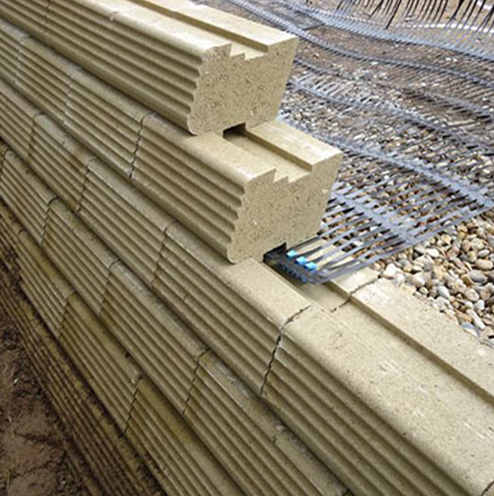 Slope and retaining wall using Uniaxial Geogrid